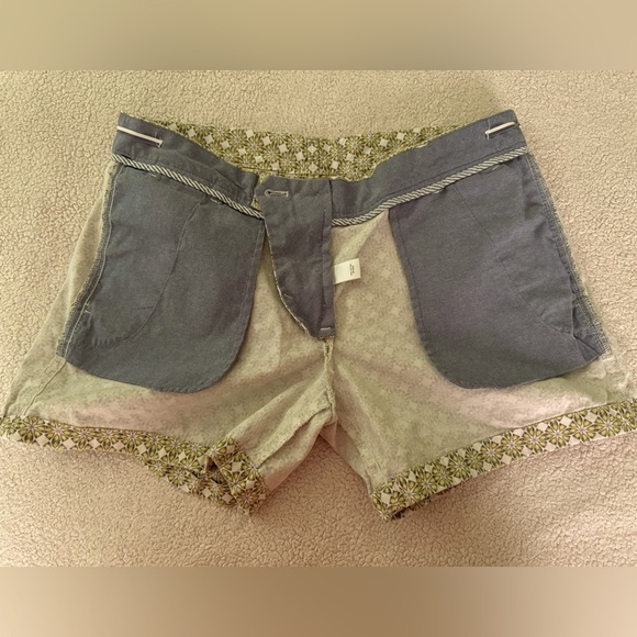 Banana Republic 6 Moon Yellow cuffed shorts. Werdo Luped w/geographic designs. - Picture 13 of 15